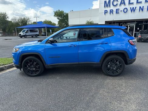 Used 2025 Jeep Compass Latitude w/ Altitude Special Edition image 3