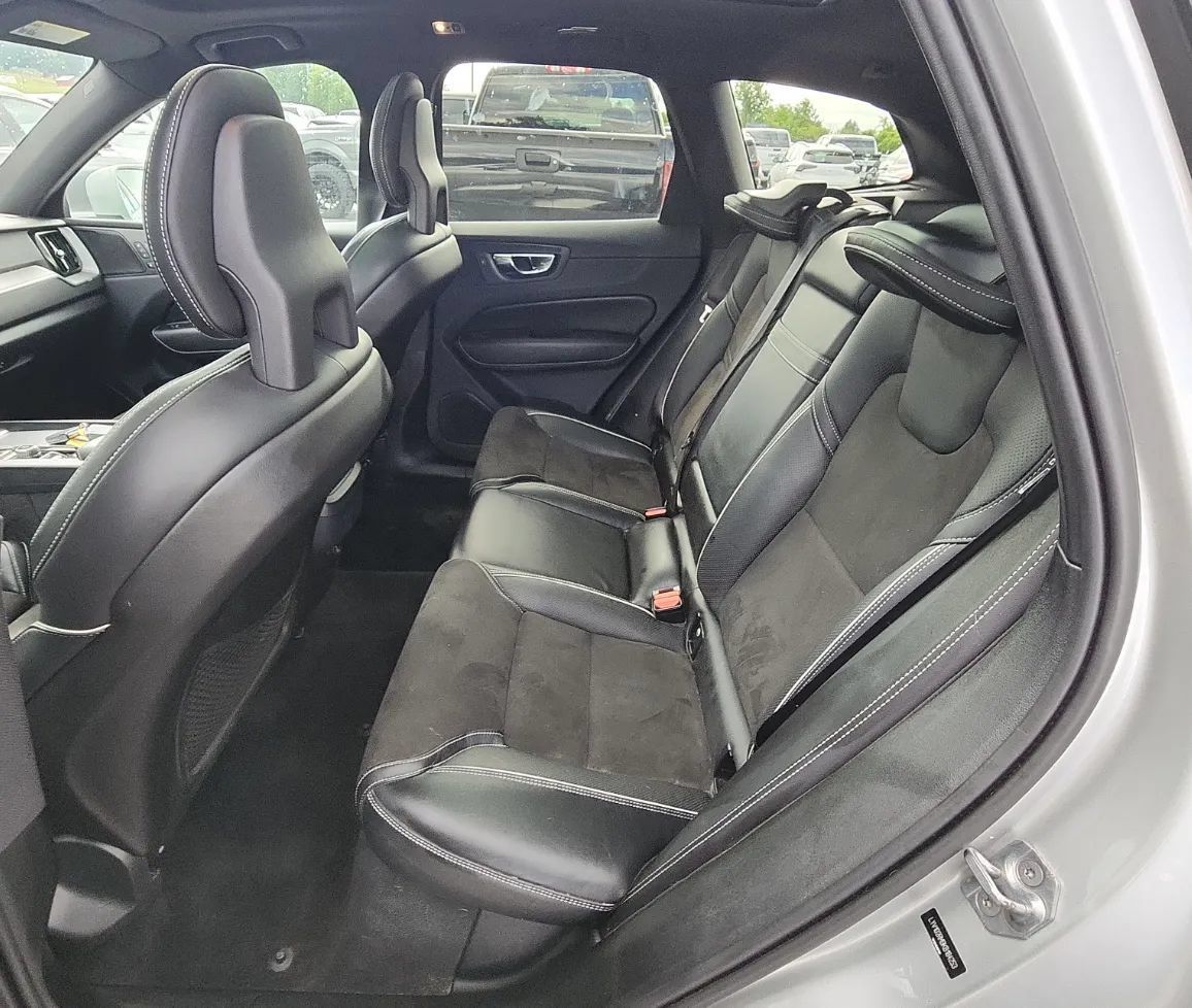 Used 2019 Volvo XC60 T5 R-Design AWD/4WD image 9