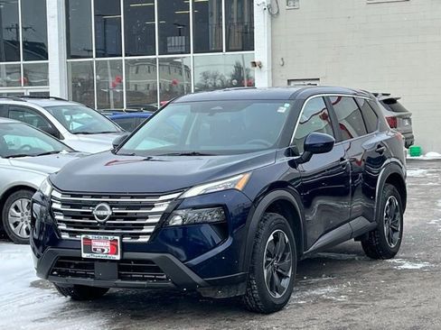 Used 2025 Nissan Rogue SV image 5