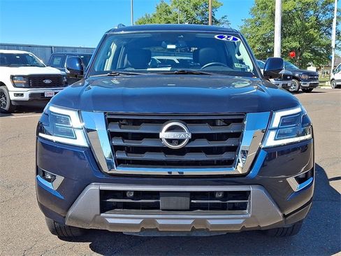 Used 2024 Nissan Armada SL w/ Captain's Chairs Package image 2