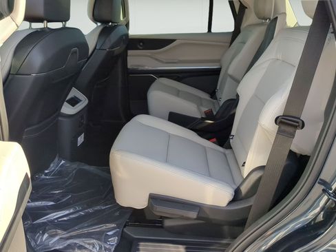 New 2026 Lincoln Navigator Premiere AWD/4WD image 21