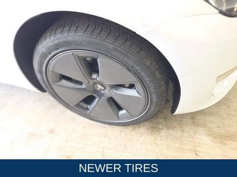 Used 2022 Tesla Model 3 Standard Range RWD image 3