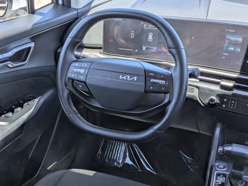 Certified 2026 Kia Sportage LX FWD image 16