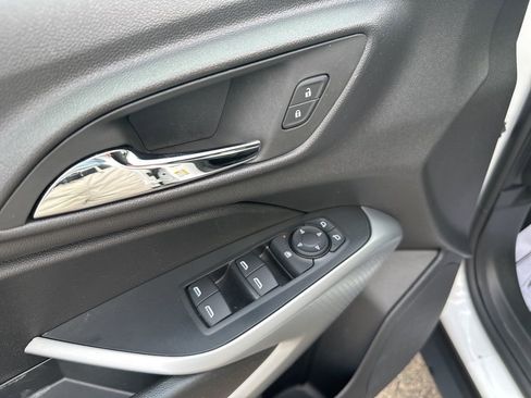 Used 2025 Chevrolet Trax LS image 13