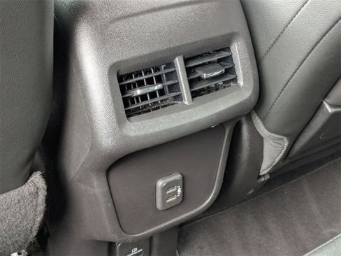 Used 2024 GMC Terrain SLT image 26