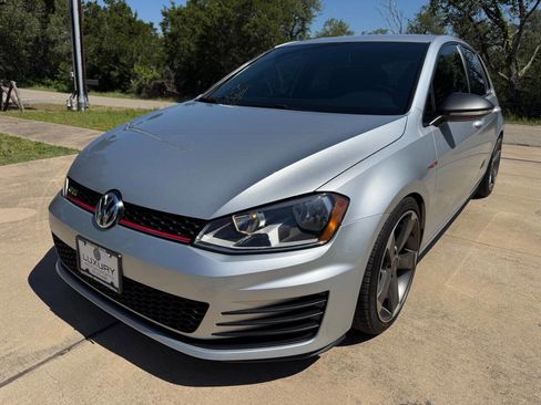 Used 2016 Volkswagen Golf 4-Door FWD image 4
