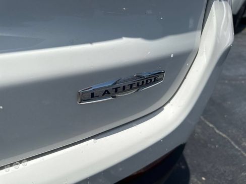 Used 2019 Jeep Compass Latitude FWD image 15