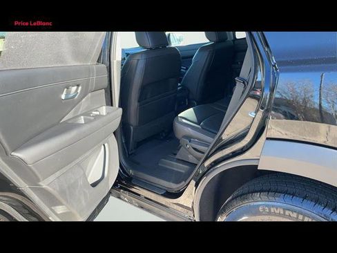 Certified 2025 Nissan Pathfinder SL image 13