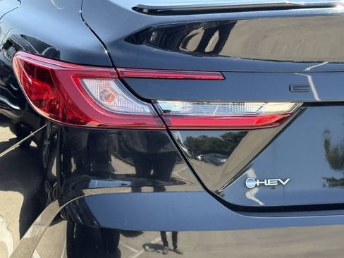 Used 2025 Toyota Camry SE FWD image 6