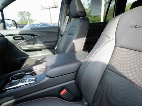 Used 2025 Honda Passport Black Edition image 10