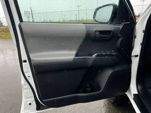 Used 2022 Toyota Tacoma SR image 17