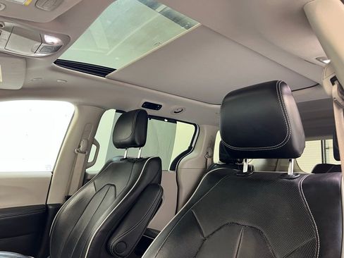 Used 2023 Chrysler Pacifica Limited image 28