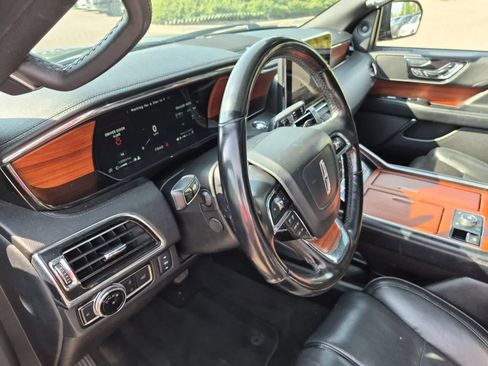 Used 2018 Lincoln Navigator Reserve AWD/4WD image 10