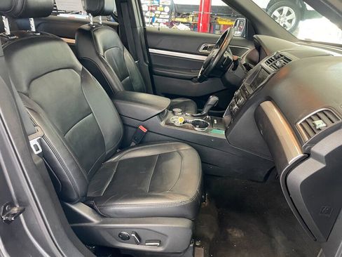 Used 2016 Ford Explorer XLT w/ Equipment Group 202A AWD/4WD image 18