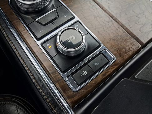 Used 2018 Ford Expedition Platinum image 32