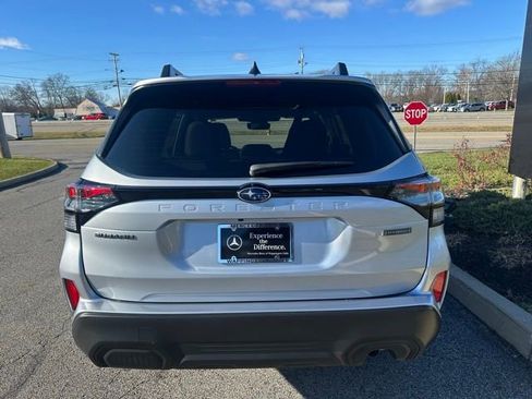 Used 2025 Subaru Forester Premium image 4