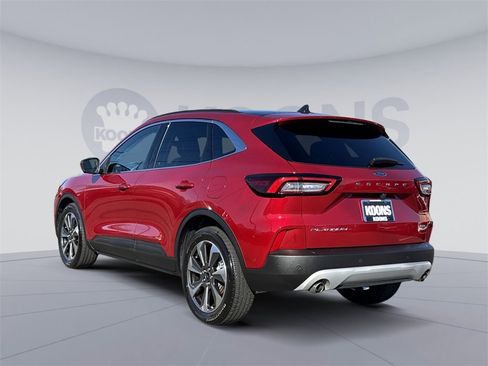 Used 2023 Ford Escape Platinum w/ Premium Technology Package image 4