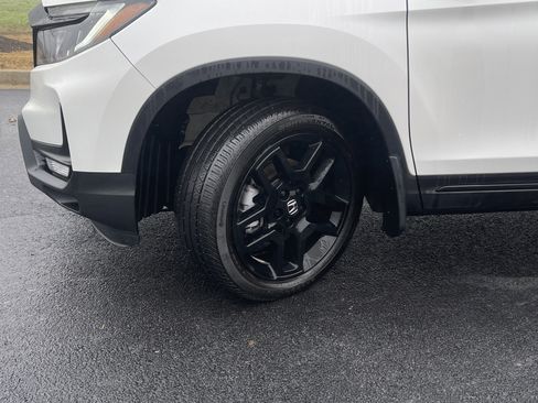 Certified 2024 Honda Passport Black Edition image 32