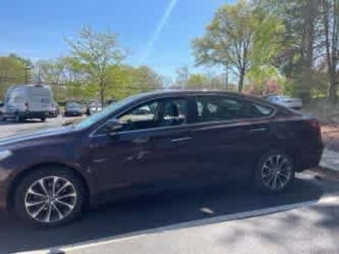 Used 2017 Toyota Avalon XLE FWD image 3