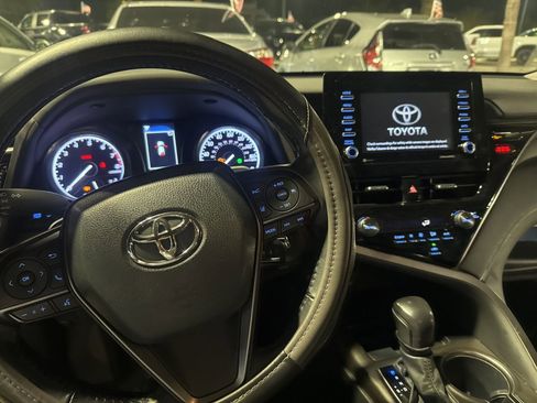 Used 2022 Toyota Camry SE w/ Carpet Mat Package (TMS) image 5