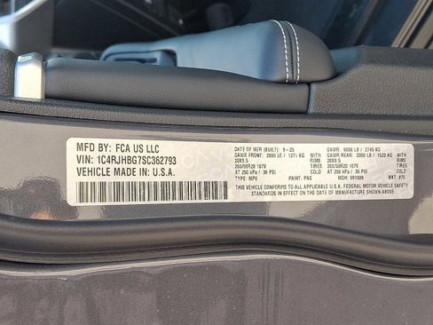 New 2025 Jeep Grand Cherokee Limited w/ Black Appearance Package image 20