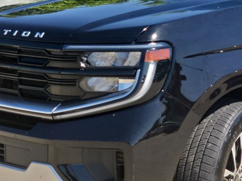 Used 2025 Ford Expedition Max Platinum AWD/4WD image 30