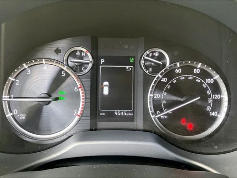Used 2023 Lexus GX 460 Premium w/ Premium Package AWD/4WD image 23