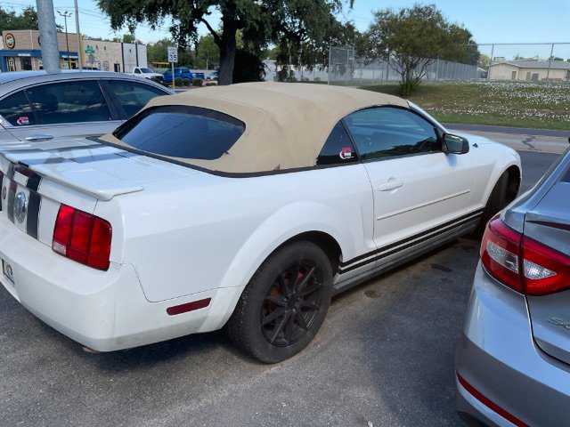 Used 2008 Ford Mustang Convertible RWD image 4