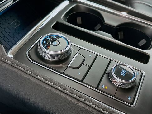 Used 2024 Ford Expedition Max XLT image 25