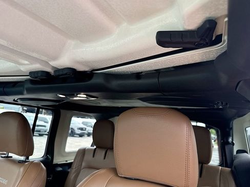 Used 2023 Jeep Wrangler Unlimited Rubicon 4xe AWD/4WD image 20