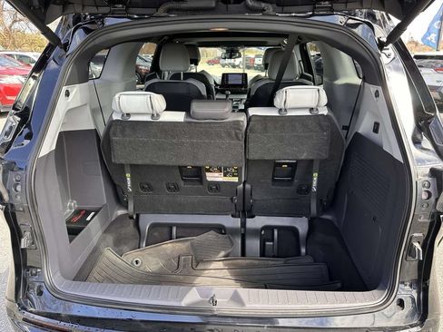 Used 2023 Toyota Sienna XSE w/ XSE Plus Package FWD image 7