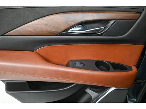 Used 2020 Cadillac Escalade Luxury image 23