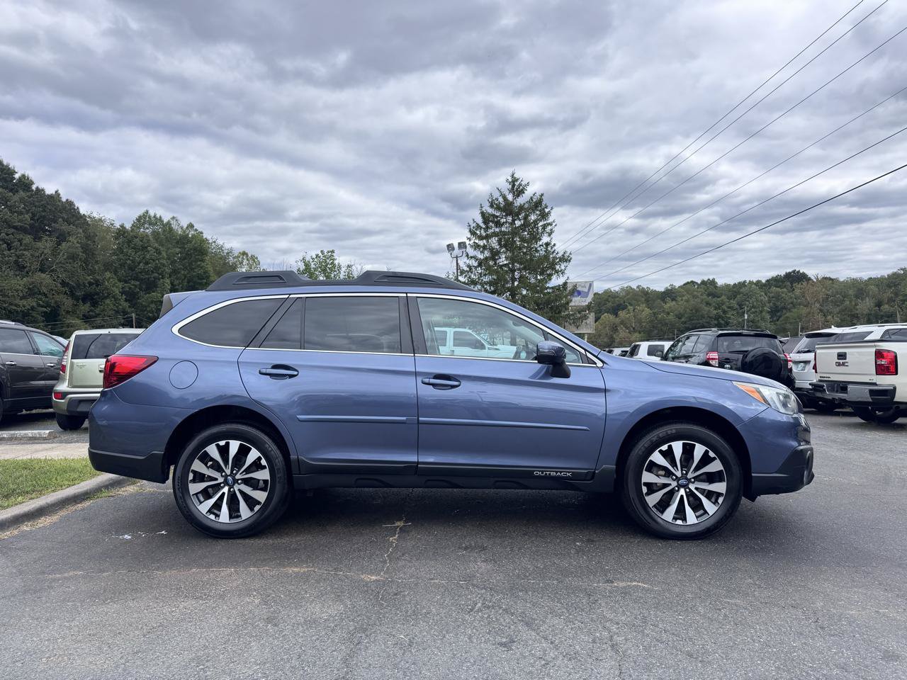 Used 2015 Subaru Outback 2.5i Limited AWD/4WD image 4