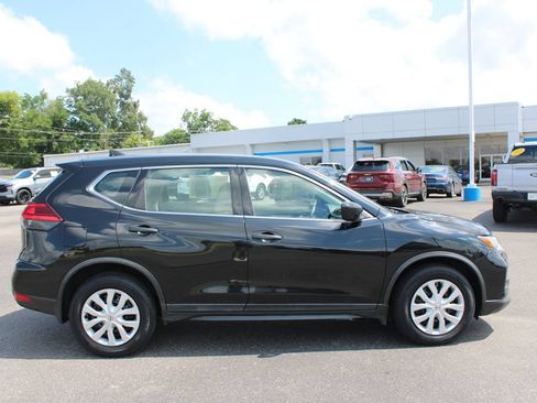 Used 2017 Nissan Rogue S FWD image 11