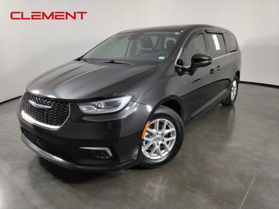 Used 2023 Chrysler Pacifica Touring-L