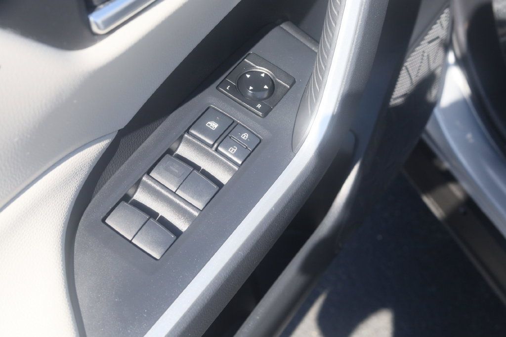 Certified 2019 Toyota RAV4 XLE AWD/4WD image 7