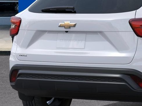 New 2026 Chevrolet Trax LS w/ LS Convenience Package FWD image 14