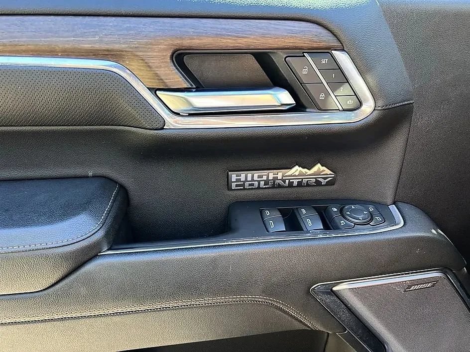 Used 2023 Chevrolet Silverado 1500 High Country w/ High Country Premium Package AWD/4WD image 10