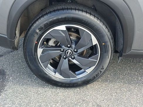 Used 2024 Nissan Rogue SV image 24