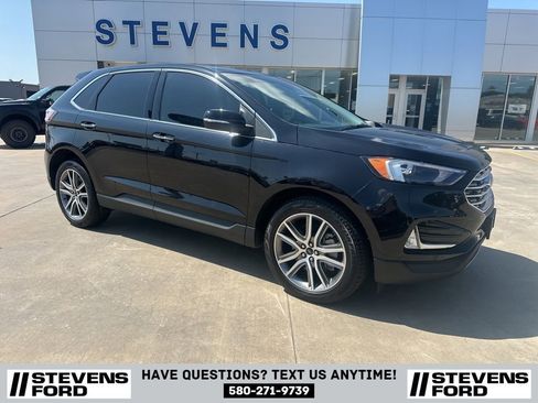 Used 2024 Ford Edge Titanium image 2