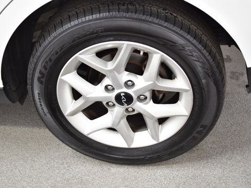 Used 2024 Kia Soul LX w/ Option Group 015 FWD image 33