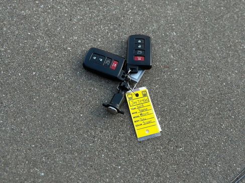 Used 2018 Toyota RAV4 Limited image 30