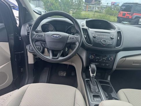 Used 2018 Ford Escape SE image 9