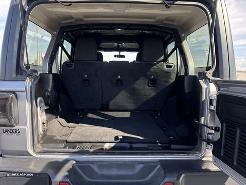 Used 2020 Jeep Wrangler Unlimited Sahara AWD/4WD image 23