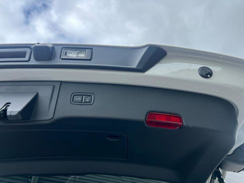 New 2025 Porsche Cayenne image 27