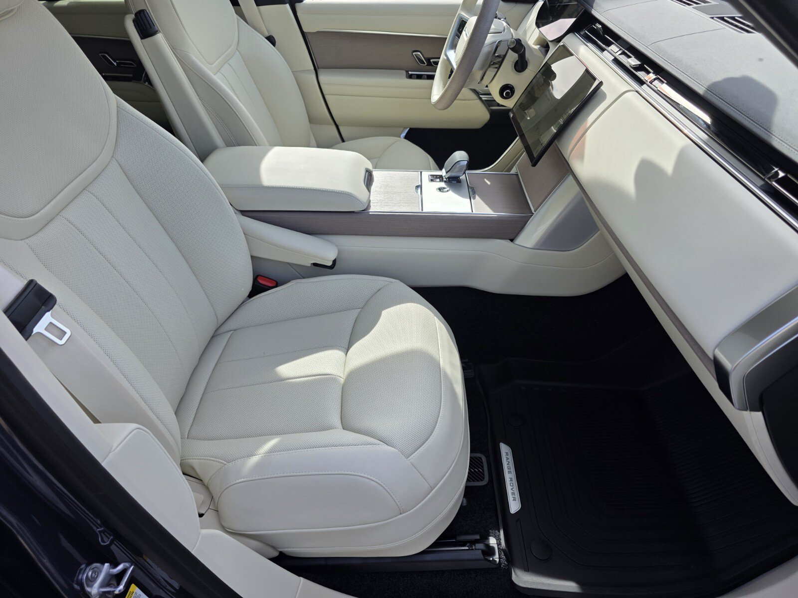 New 2026 Land Rover Range Rover SE AWD/4WD image 3