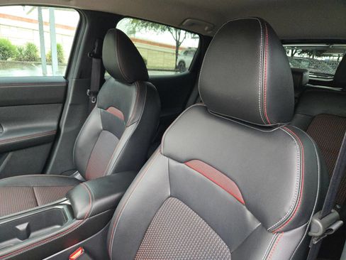 Certified 2025 Nissan Kicks SR FWD image 9