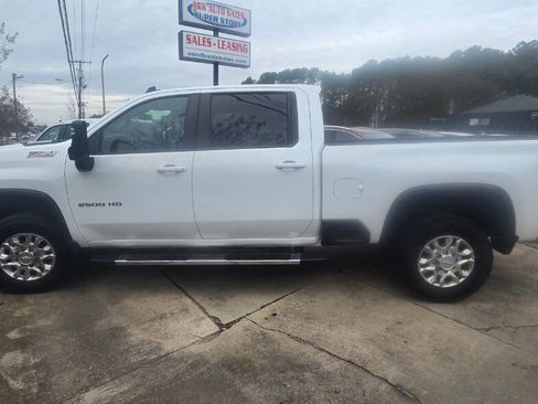 Used 2024 Chevrolet Silverado 2500 LT image 1