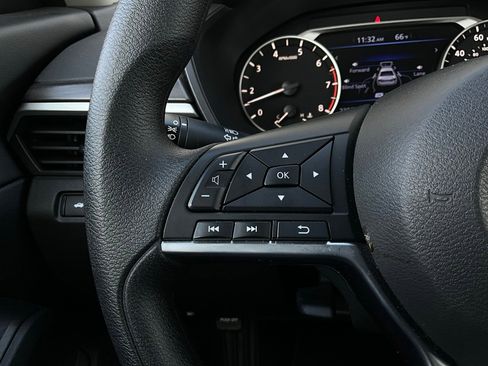 Used 2025 Nissan Altima 2.5 SV image 32