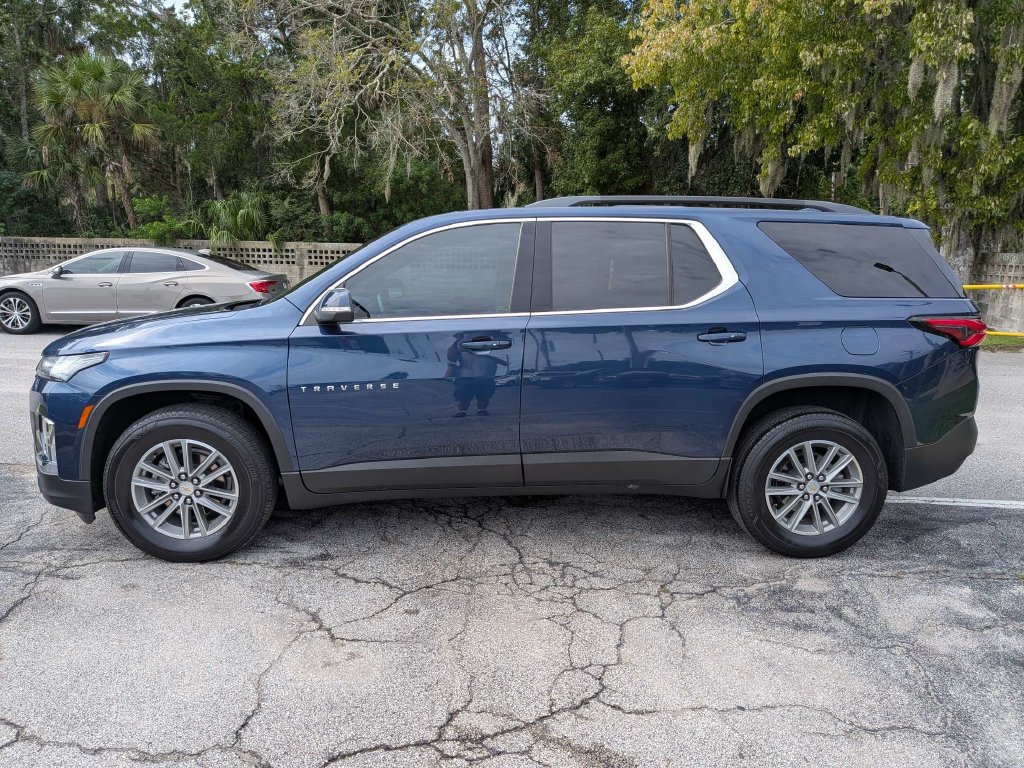 Used 2023 Chevrolet Traverse LT FWD image 7